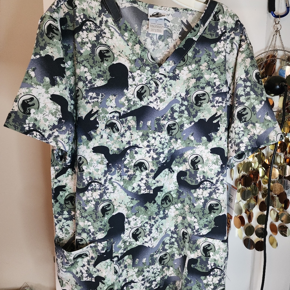 Tooniforms by Cherokee Uniform Jurassic world Scrub top unisex M